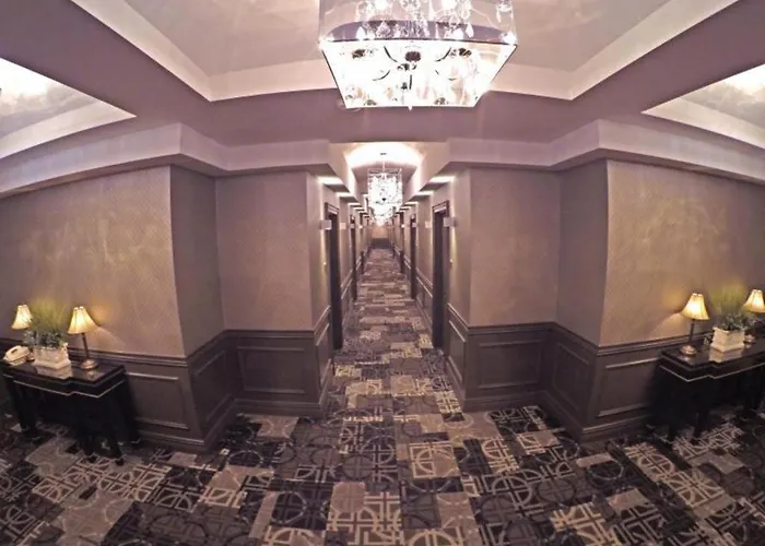 Grand & Suites